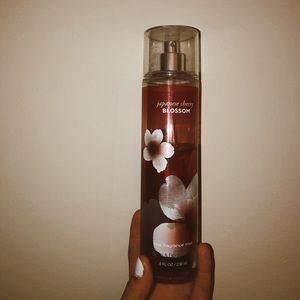 bath & body works body spray!